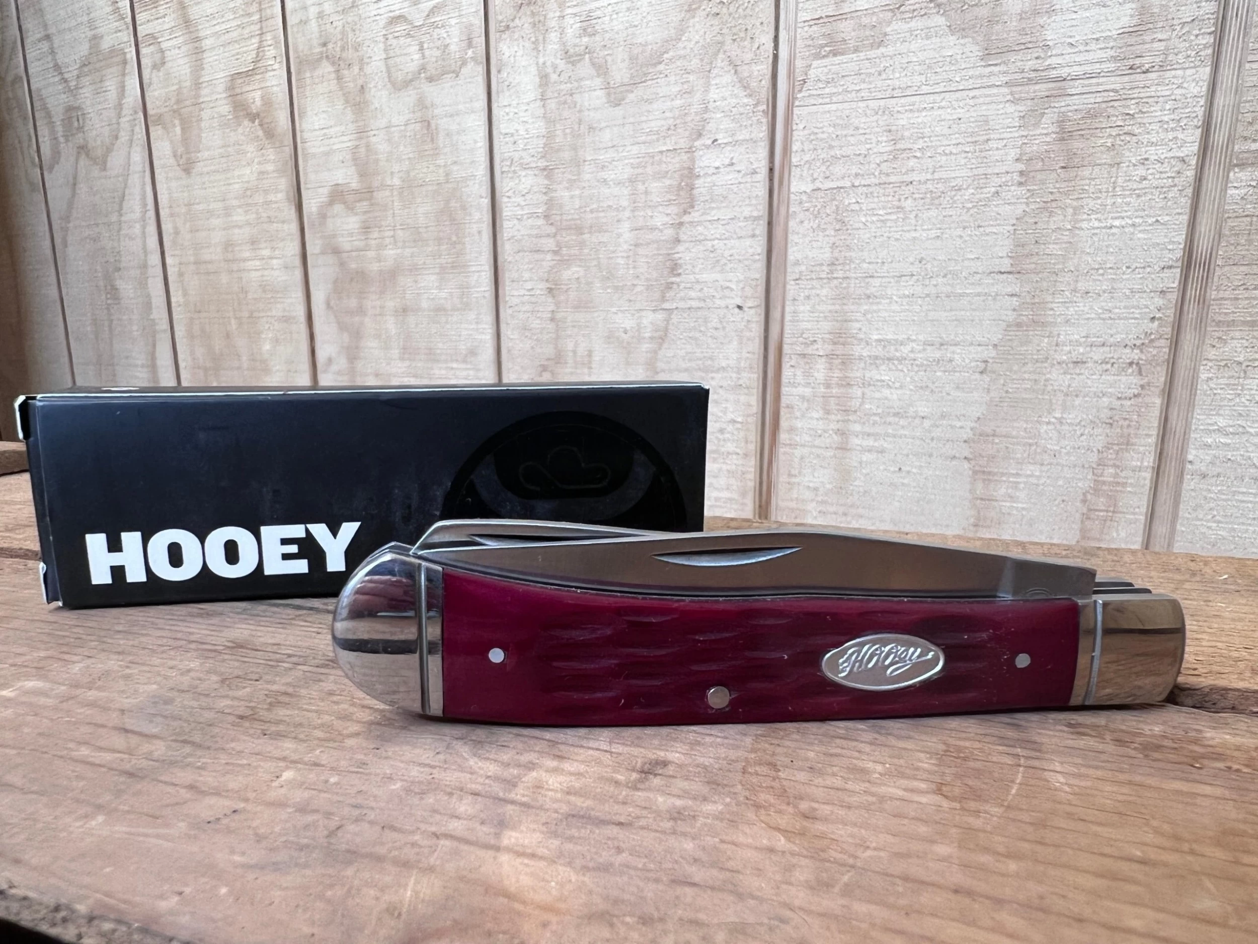 Hooey Full Large 4 1/4" Red Jig Bone Trapper Knife HK126